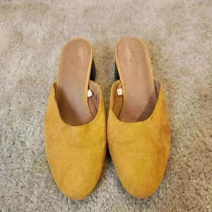 Size 8 Suede Slip On Low Heels Closed Toe Brown Yellow